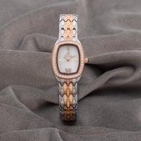 ساعة نسائية باللون المكس