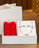 هدية تمثل لحظة فرح