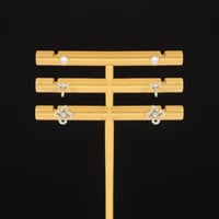 حلق نسائي فضي 6 قطع لحضور أنيق