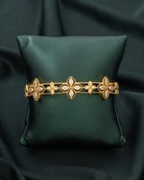 اسوره بتصميم ببداية مفتوحة لتمنح إطلالتك حضور ملفت...