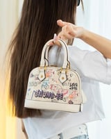 فريدة صغيره باللون البيج