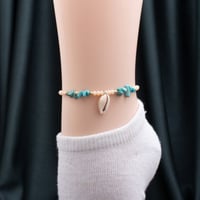 خلخال نسائي باللون السماوي