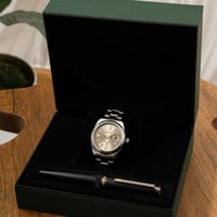 ارتدي هالة من الأناقة الملكية مع هذا الطقم المكون...