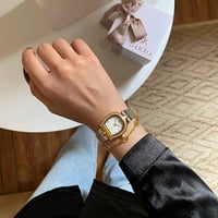 ساعة نسائية باللونين الفضي والذهبي ميناء أبيض