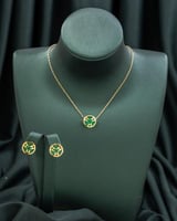 طقم صدفي استيل يحتوي على الزخارف التي لا غنى عنها