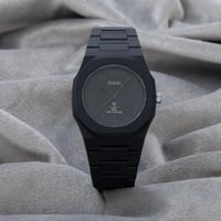 ساعة كربون عربي باللون الاسود