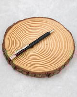 يوفر تجربة كتابة مريحة بفضل تصميمه المدروس