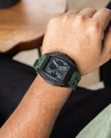 قصة الوقت بأسلوب مبتكر باللون الاخضر