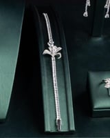 طقم ليمنحكِ إطلالة مشرقة تنبض بالفخامة والتألق في...