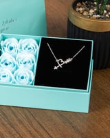 تعليقة تعبر عن المشاعر بأناقة وذوق