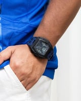 قصة الوقت بأسلوب مبتكر باللون الازرق