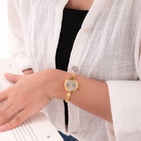 ساعة نسائية استثنائية باللون الذهبي ميناء رصاصي