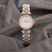 ساعة نسائية باللونين الفضي والنحاسي