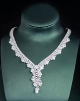 طقم نسائي فاخر باللون الفضي