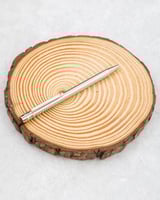 يوفر تجربة كتابة مريحة بفضل تصميمه المدروس