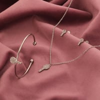 طقم أطفال باللون الفضي