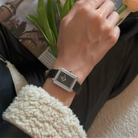 ساعة نسائية جلد فصوص زركون باللون الاسود ميناء اسو...