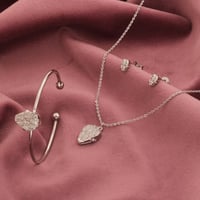 طقم أطفال باللون الفضي