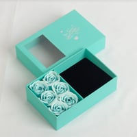 تغليف اكسسوارات وردة روز دائمه بلون تيفاني