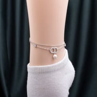 خلخال نسائي باللون الفضي