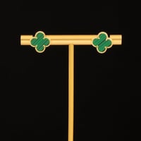 حلق نسائي تصميم صدفي اخضر