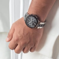 ساعة رجالية استيل باللونين الفضي والاسود ميناء اسو...