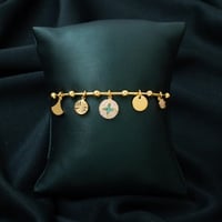 اسوارة نسائية متفردة بايقونات متدلية لامعه متعددة...