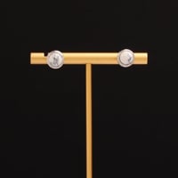 حلق نسائي جميل وهادئ