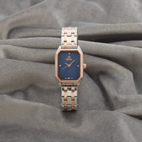 ساعة نسائية باللونين الفضي والنحاسي