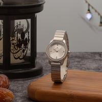 ساعة نسائية باللون الفضي ميناء ابيض