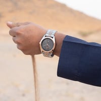 ساعة رجالية كلاسيكيه باللونين النحاسي و الفضي مينا...