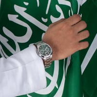 ساعة رجالية استيل باللون الفضي ميناء اخضر.