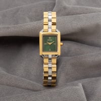 ساعة نسائية متفردة باللون الذهبي الفضي ميناء اخضر