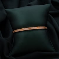 اسوارة نسائية باللون النحاسي