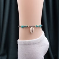 خلخال نسائي باللون السماوي