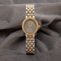 ساعة نسائية باللونين الفضي والذهبي ميناء رصاصي