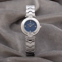 ساعة نسائية باللون الفضي