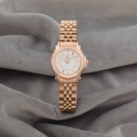 ساعة نسائية باللون النحاسي