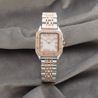 ساعة نسائية باللونين الفضي والنحاسي