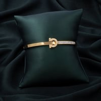 اسوارة نسائية باللونين الذهبي والفضي