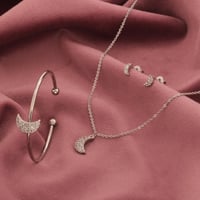 طقم أطفال باللون الفضي