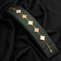 اسوارة نسائية باللون الذهبي