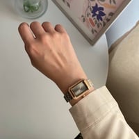 ساعة نسائية باللونين الفضي والنحاسي