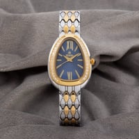 ساعة نسائية باللونين الفضي والذهبي