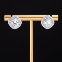 حلق فصوص براقة انيقه