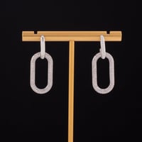 حلق تصميم انيق يليق بجمالك فصوص زركون