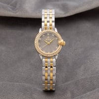 ساعة نسائية باللونين الفضي والذهبي