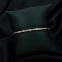 اسوارة نسائية باللون الفضي