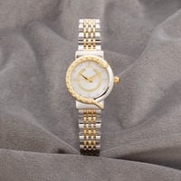 ساعة نسائية باللونين الفضي والذهبي