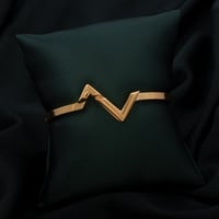 اسوارة نسائية تصميم براق لون ذهبي